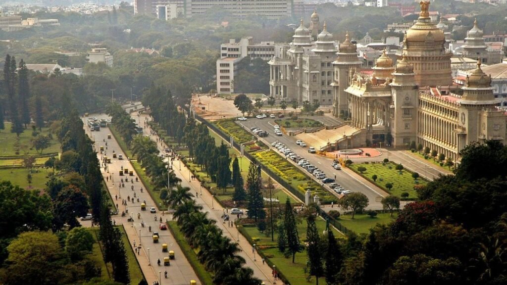 A busy road in Infront of the state parliament of Bangalore